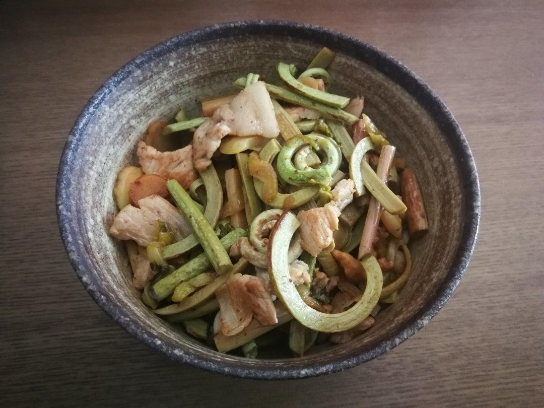 蕨菜炒五花肉
