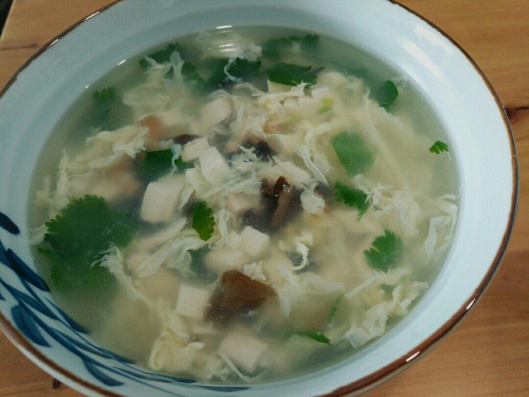 堂妈小厨—鲜蔬豆腐汤