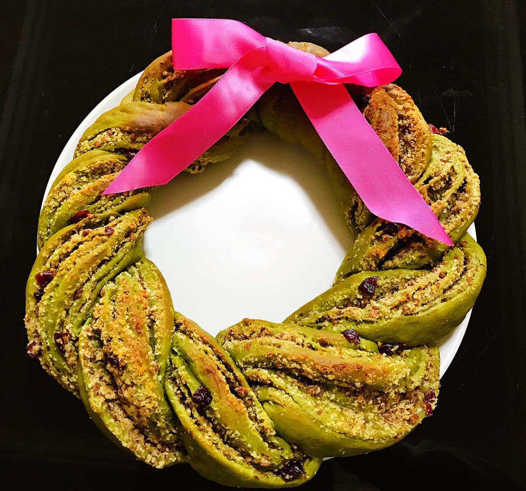 抹茶蔓越莓花环面包