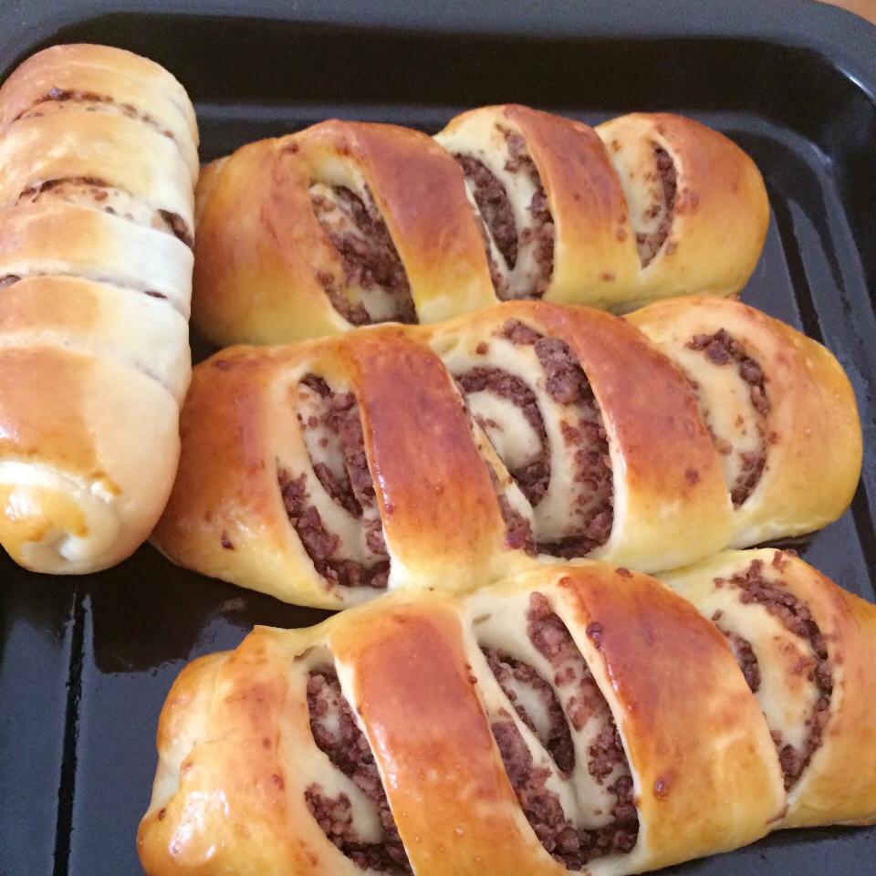 elaine-228做的红豆沙面包卷——好吃得不得了#皮黑森林