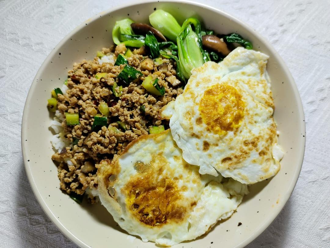 泰国第一下饭菜-泰式打抛猪肉饭（九层塔版）