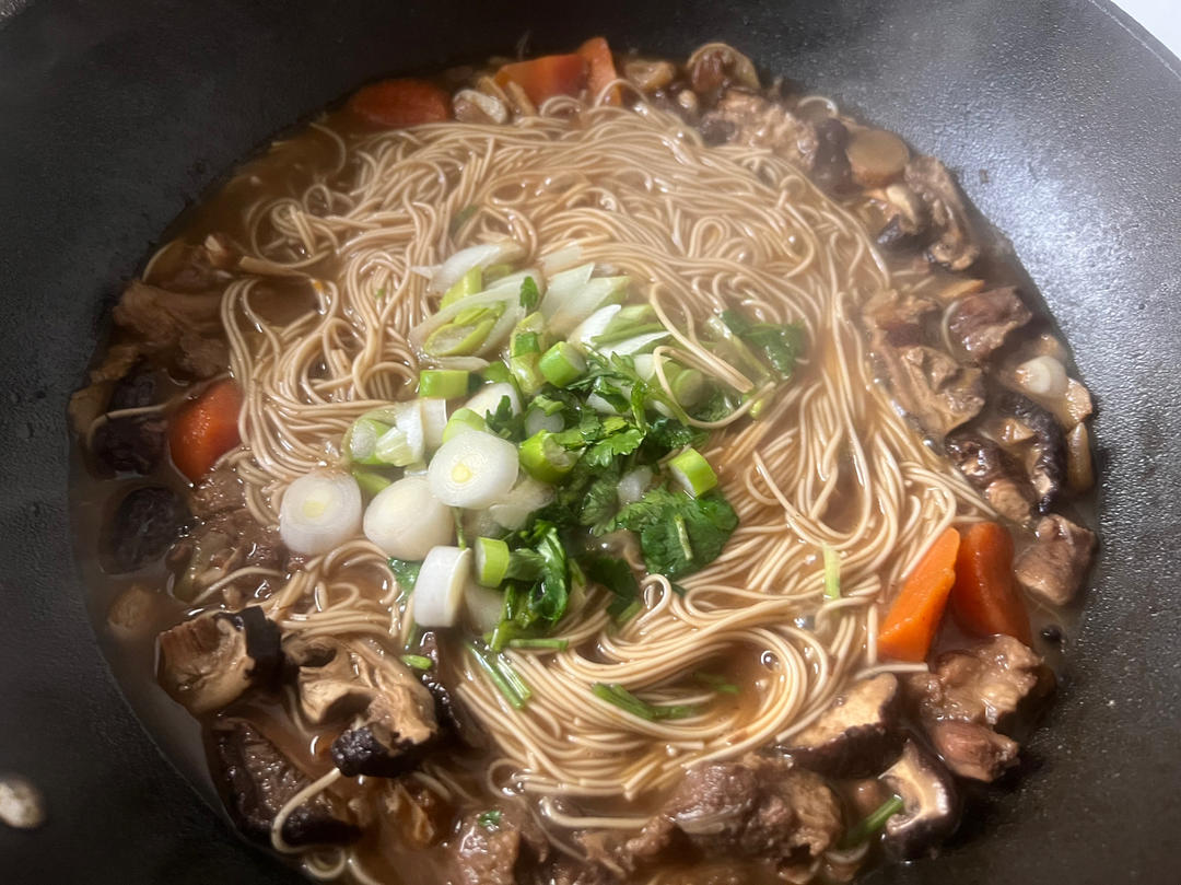 香菇炖鸡面
