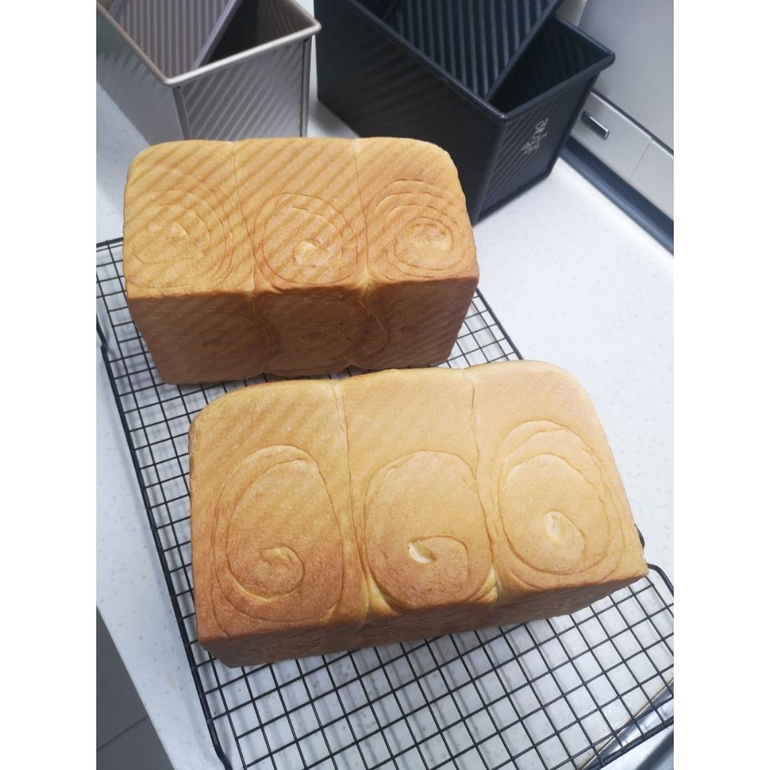 吐司，奶香手撕面包，超级香浓