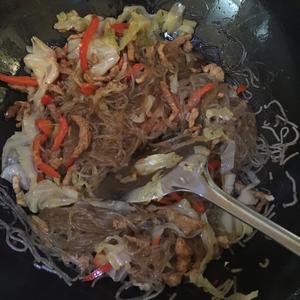 泡菜苕粉肉丝的做法 步骤7