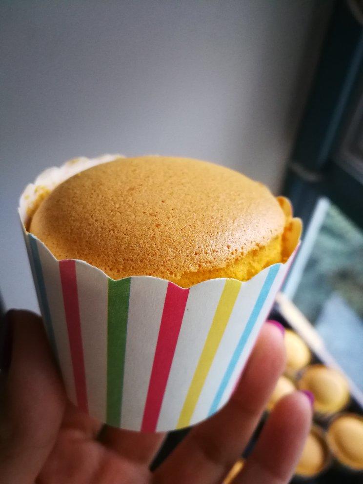 戚风杯子蛋糕^_^不开裂不回缩喔～