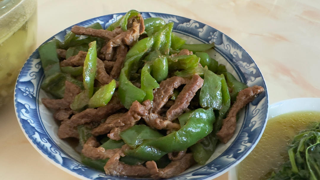厨师长教你：“青椒牛肉丝”的家常做法，家乡的味道，先收藏了