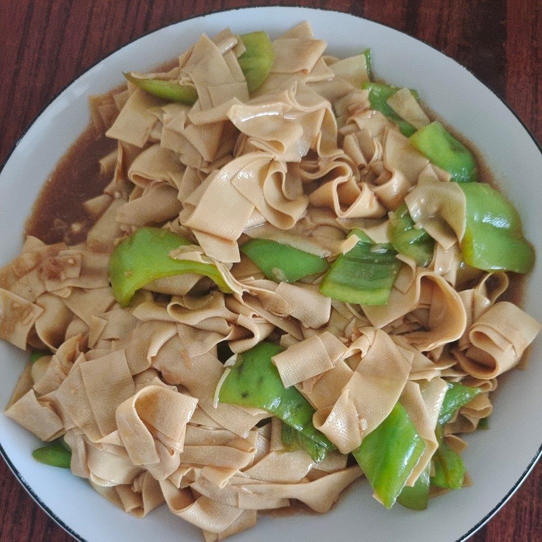 不用厨艺的尖椒干豆腐