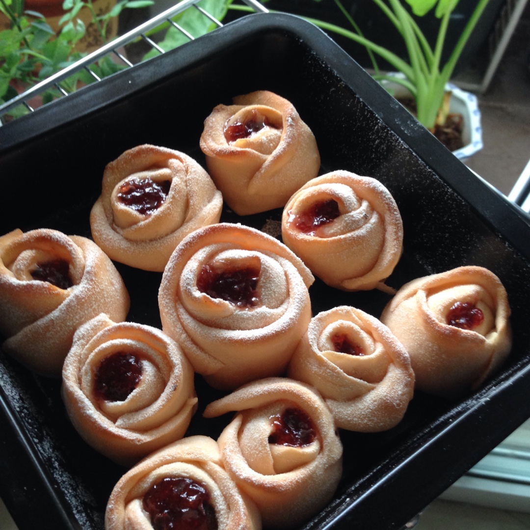 粉色少女梦幻玫瑰花面包