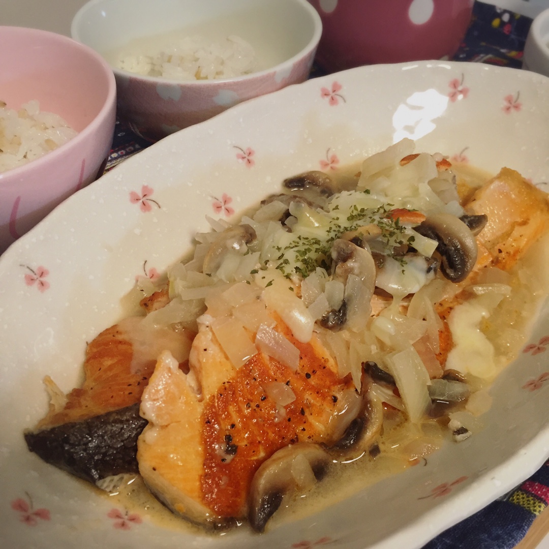 蘑菇奶汁三文鱼