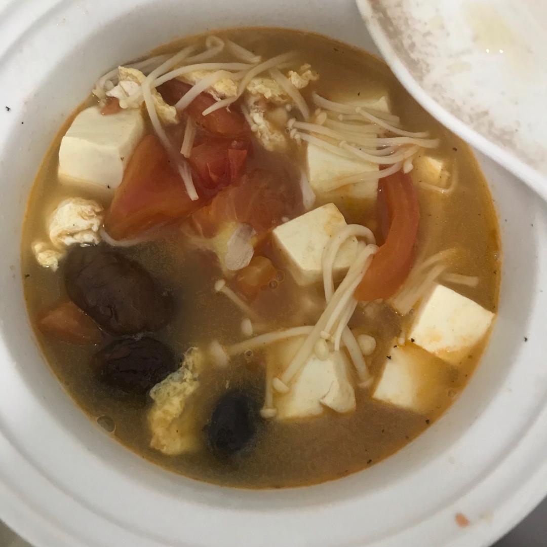 西红柿菌菇豆腐汤
