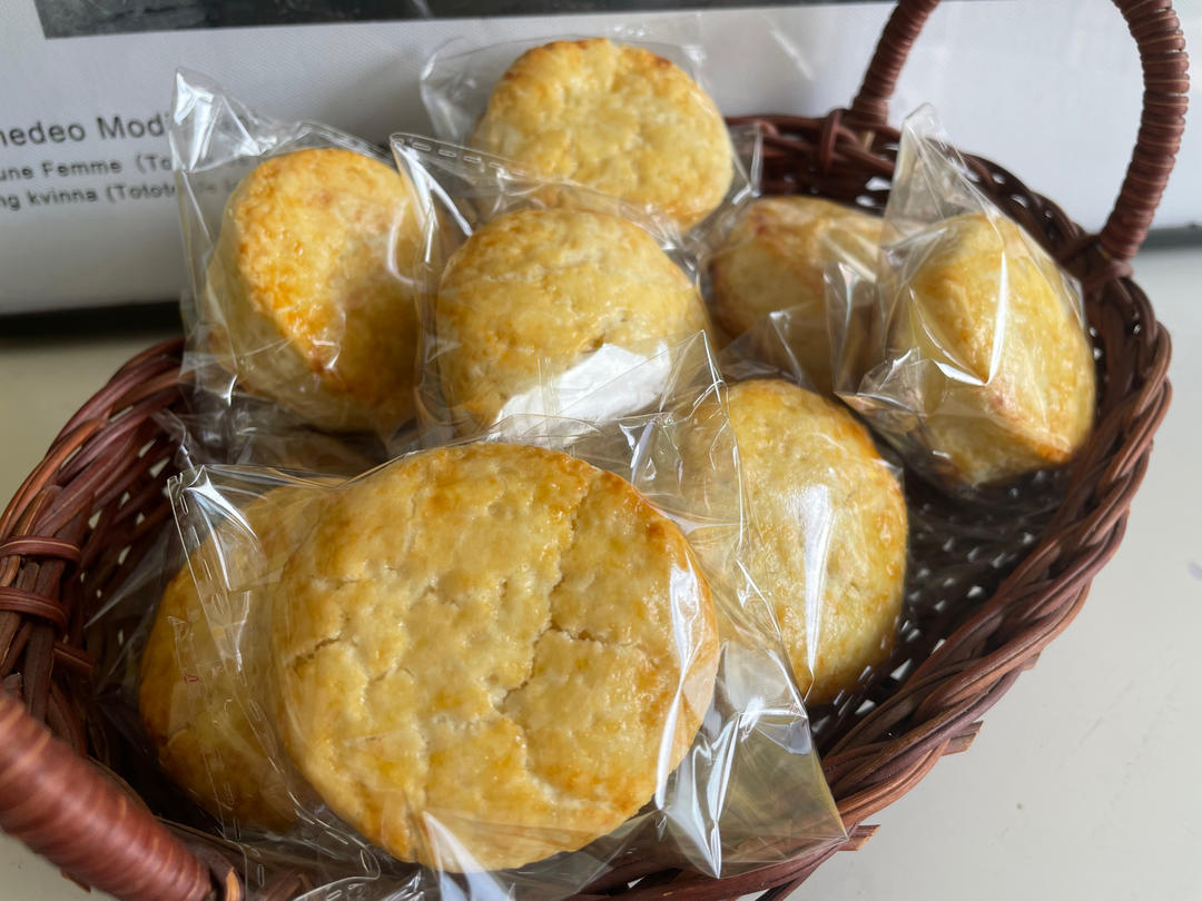 【视频】3分钟 奶油司康Scone(可能是世界上最快手的司康) 消耗淡奶油～