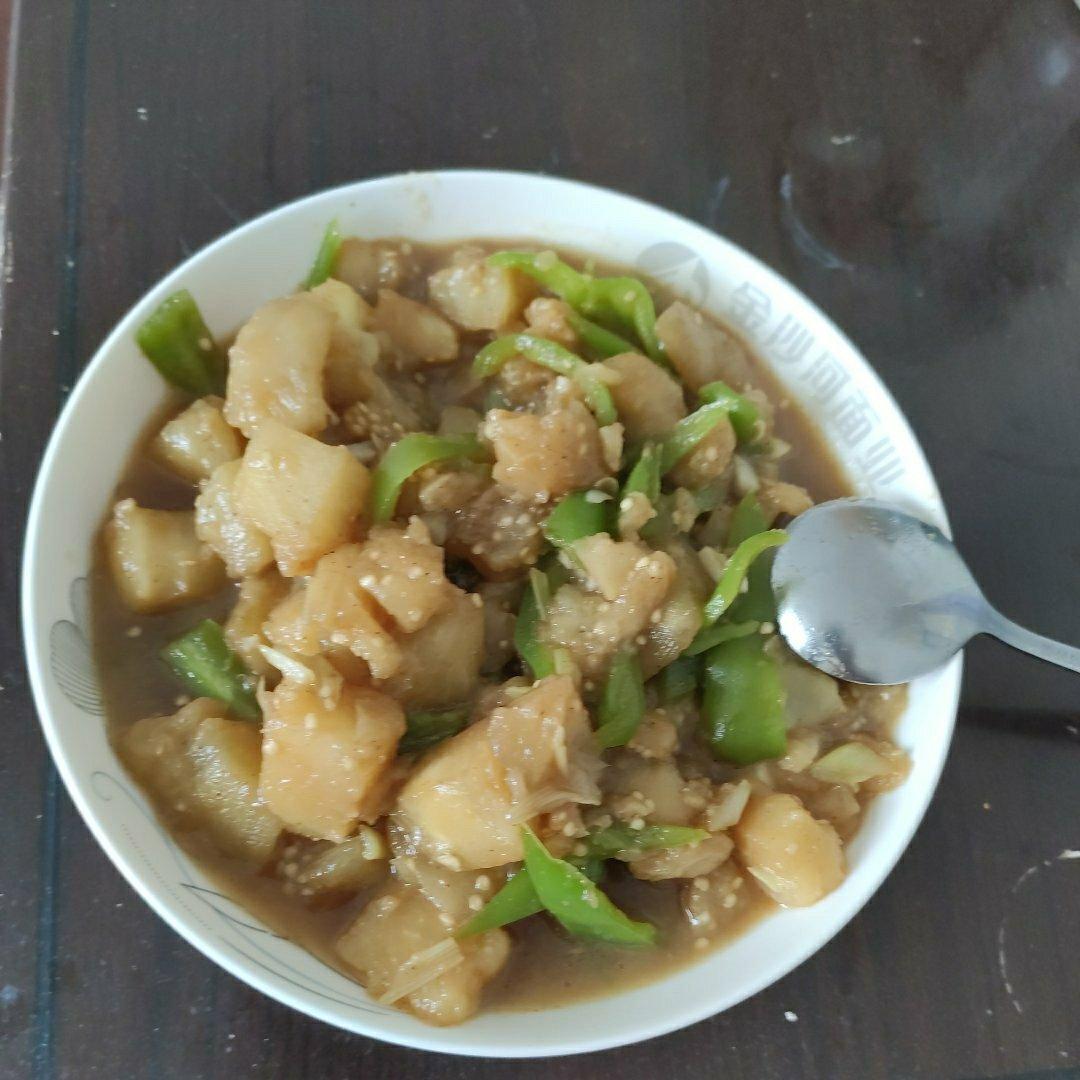 西红柿尖椒炒茄子