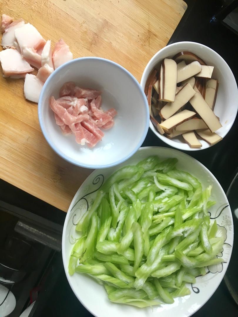 西芹炒肉