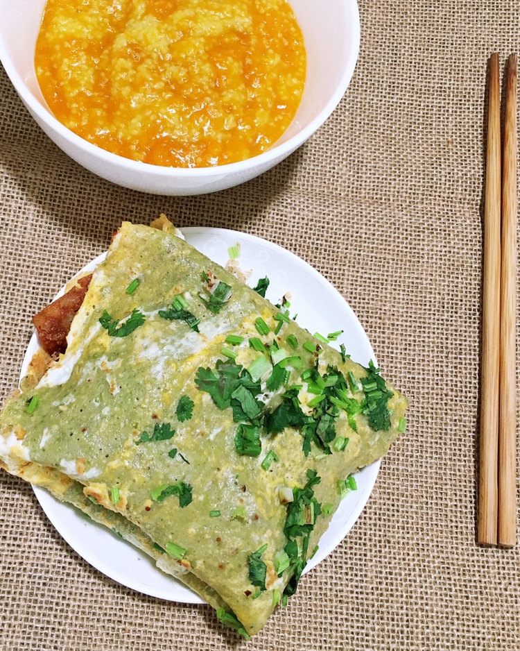 天津传统小吃——煎饼果子 在家也能摊 早餐更丰富
