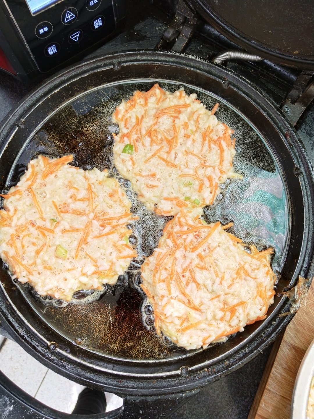 简单ai_1做的电饼铛胡萝卜丝葱花鸡蛋饼