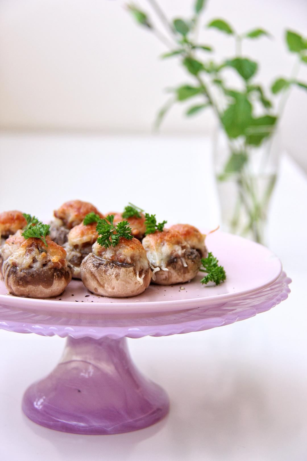 芝士肉末焗蘑菇