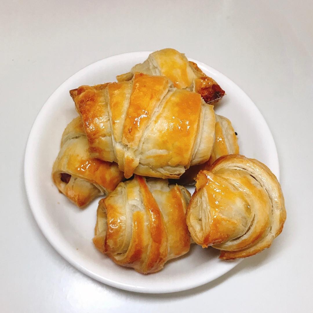 香肠酥皮卷：手抓饼皮还能这样吃，不用和面快速搞定早餐