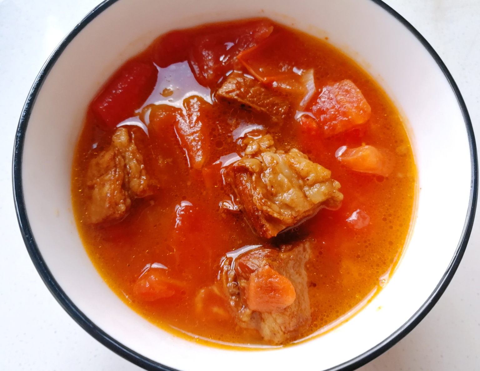 快速简单的西红柿牛腩汤（零厨艺）的做法
