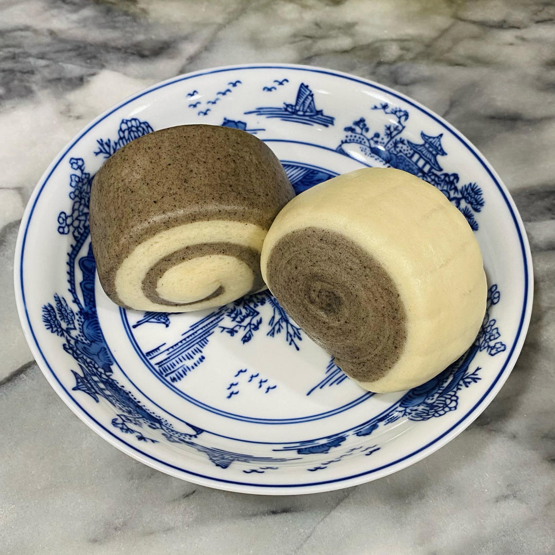 奶香黑芝麻馒头 — 芝麻酱版本