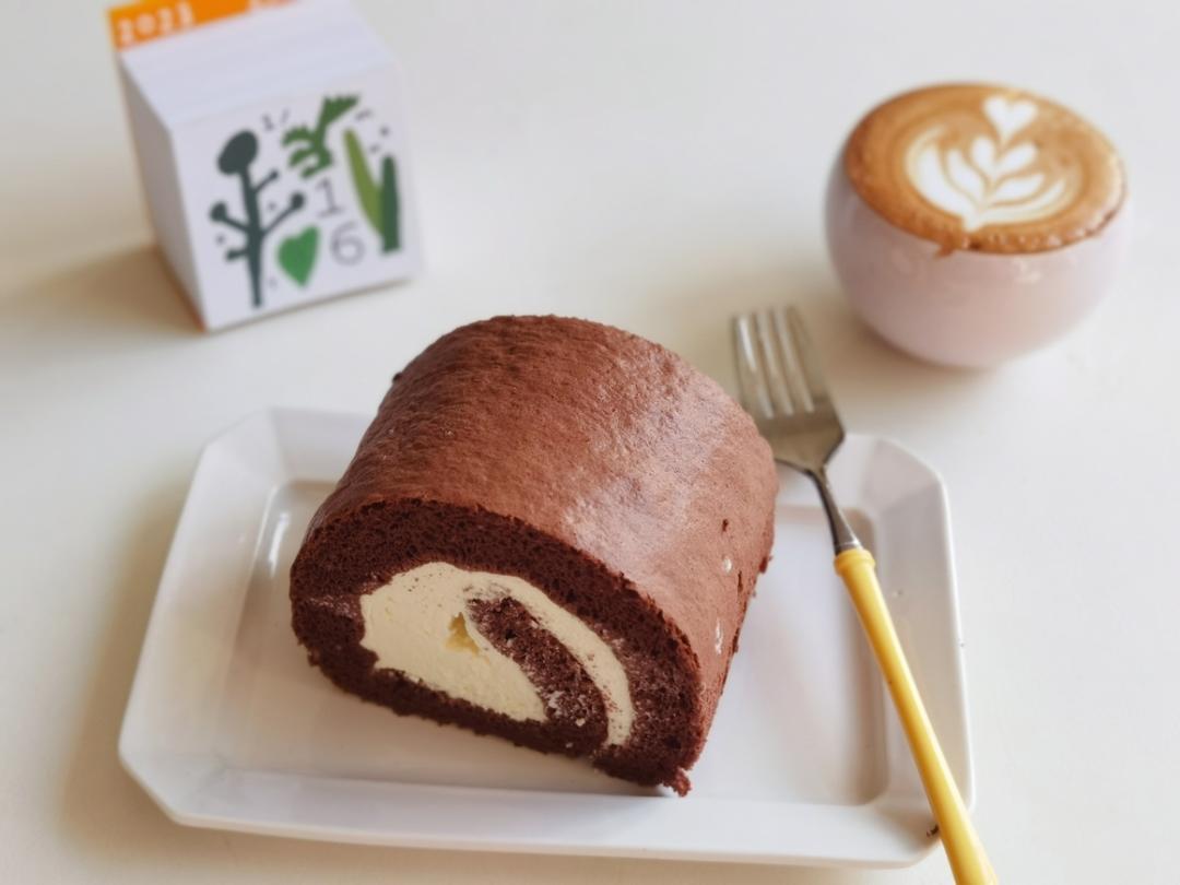 质感巧克力海绵蛋糕卷