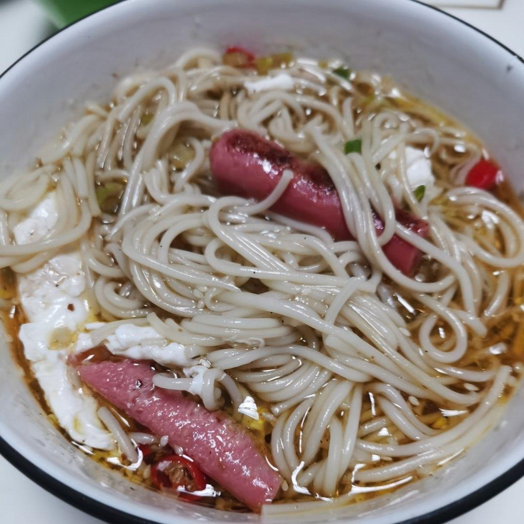 酸辣开胃❗️好吃到连汤汁不剩～酸汤面