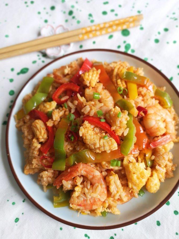 泰式红咖喱海鲜炒饭