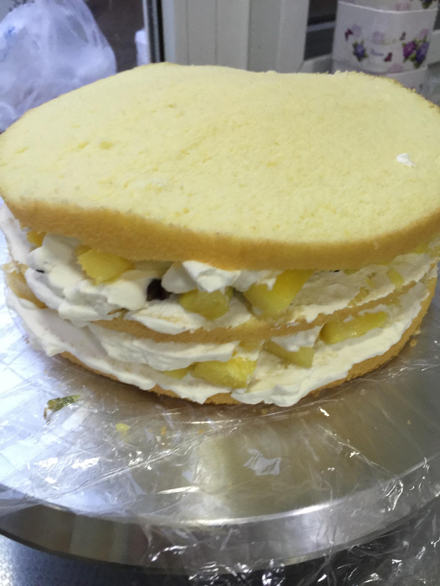 奶油蛋糕 菠萝夹层 年夜蛋糕的做法 步骤5