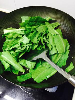 蒜蓉油麦菜（超快手早餐绿菜）的做法 步骤2