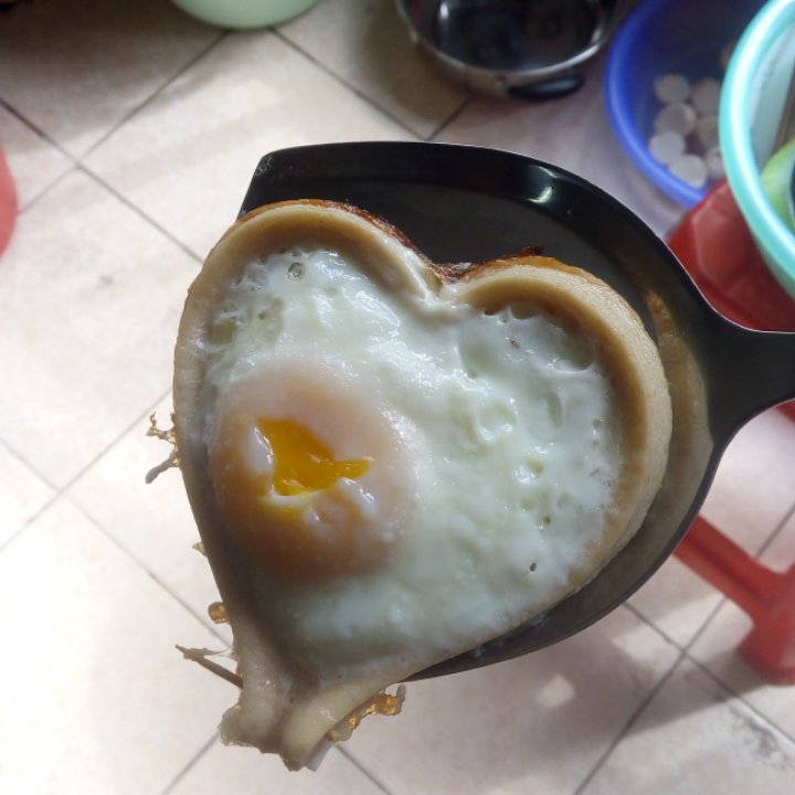 煎出一个美丽的荷包蛋。