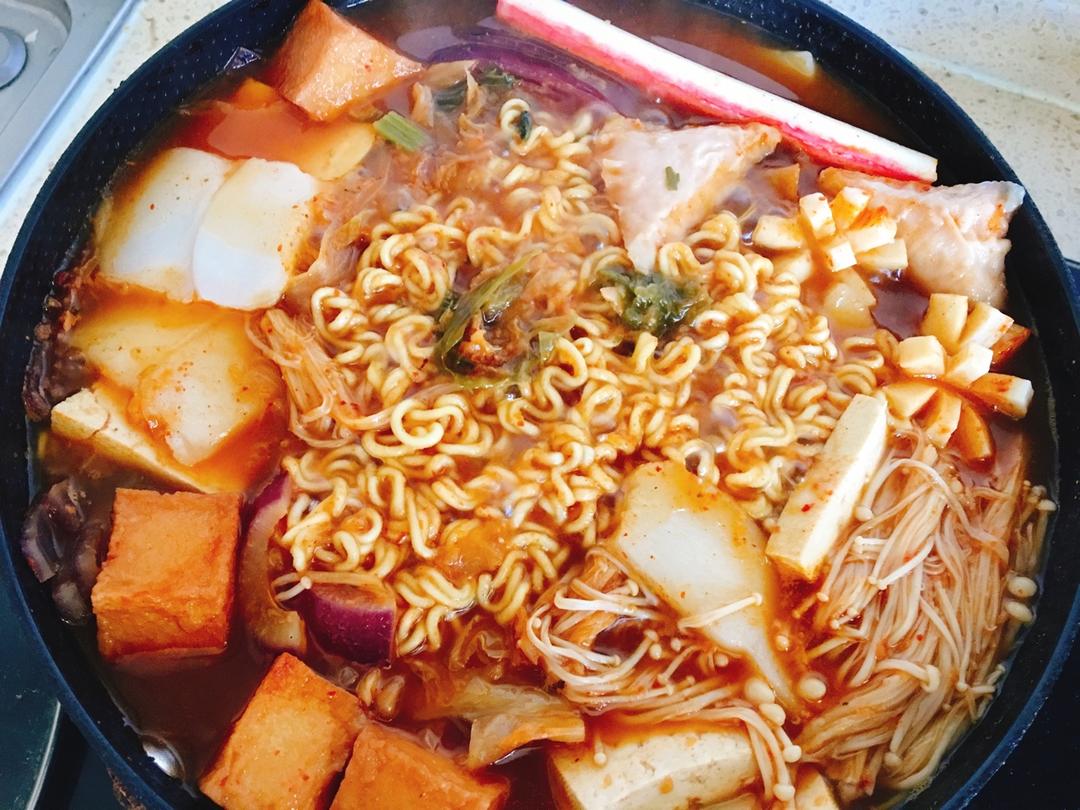 碳水做的韩国部队锅拉面锅(超好吃)