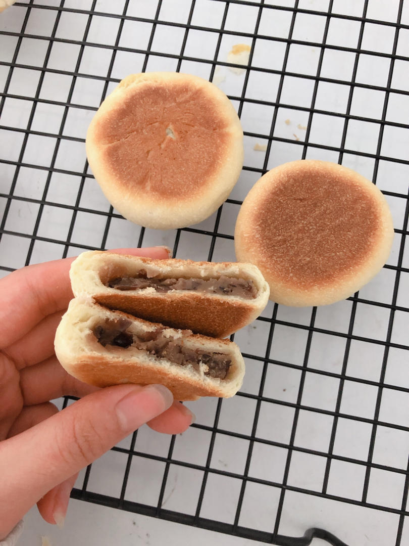 松松软红豆饼，皮薄馅厚微微甜