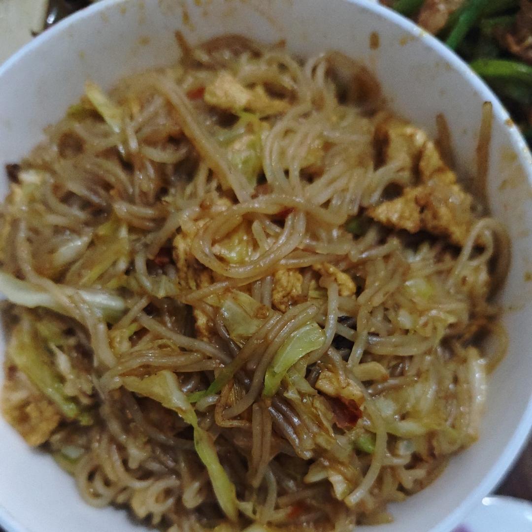 最近爱吃粉丝粉条～包菜炒粉丝