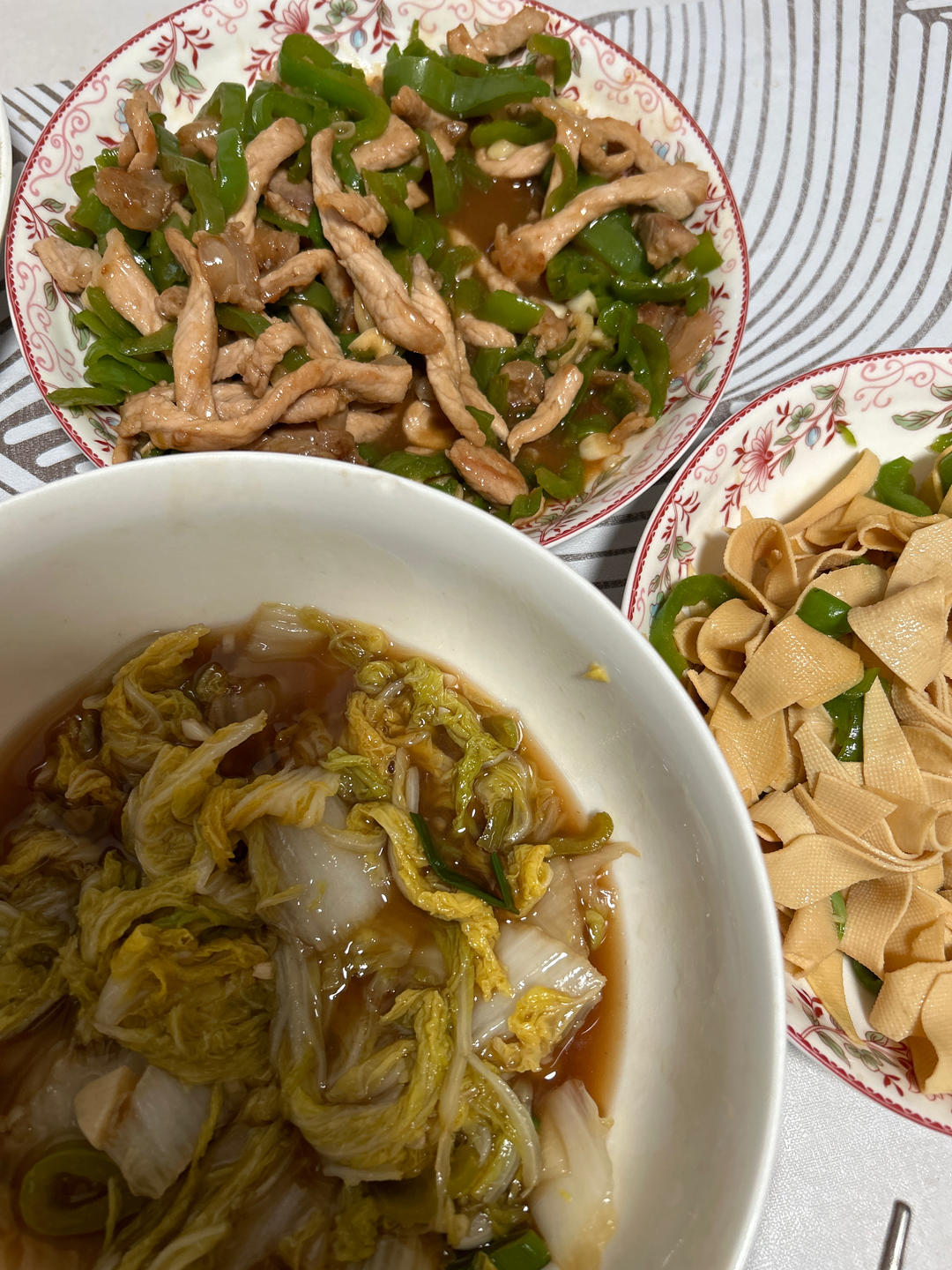 青椒肉丝，这样炒太好吃了。