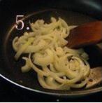 洋葱炒蛋的做法 步骤5
