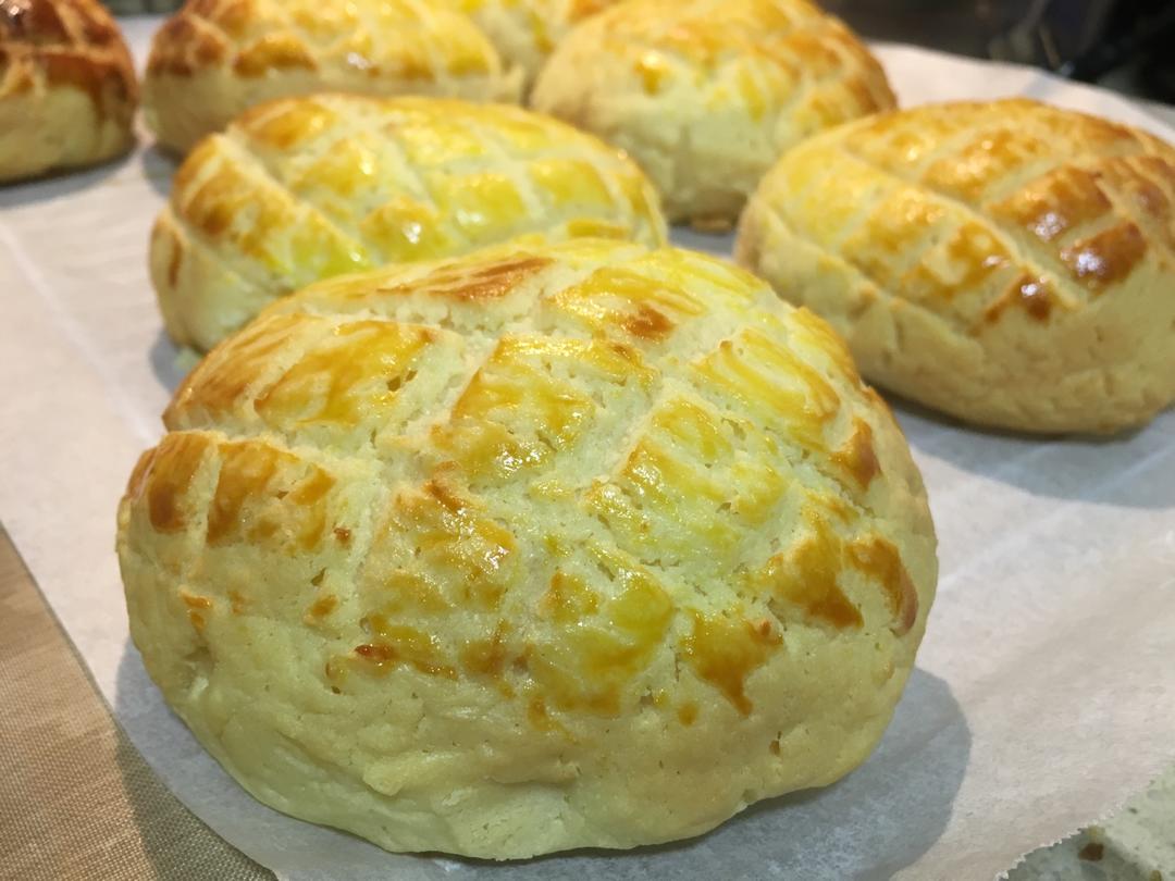 好吃到炸裂的港式菠萝包（附带制作酥皮的小视频）