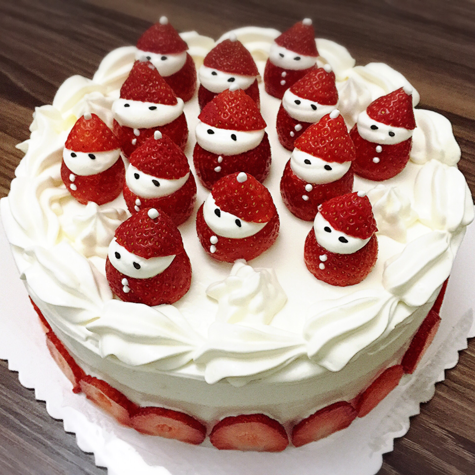 winniehui做的草莓圣诞雪人蛋糕