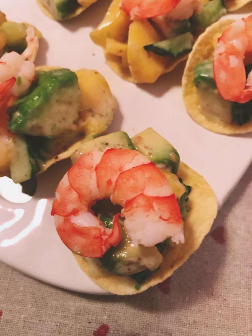 薯片牛油果大虾沙拉