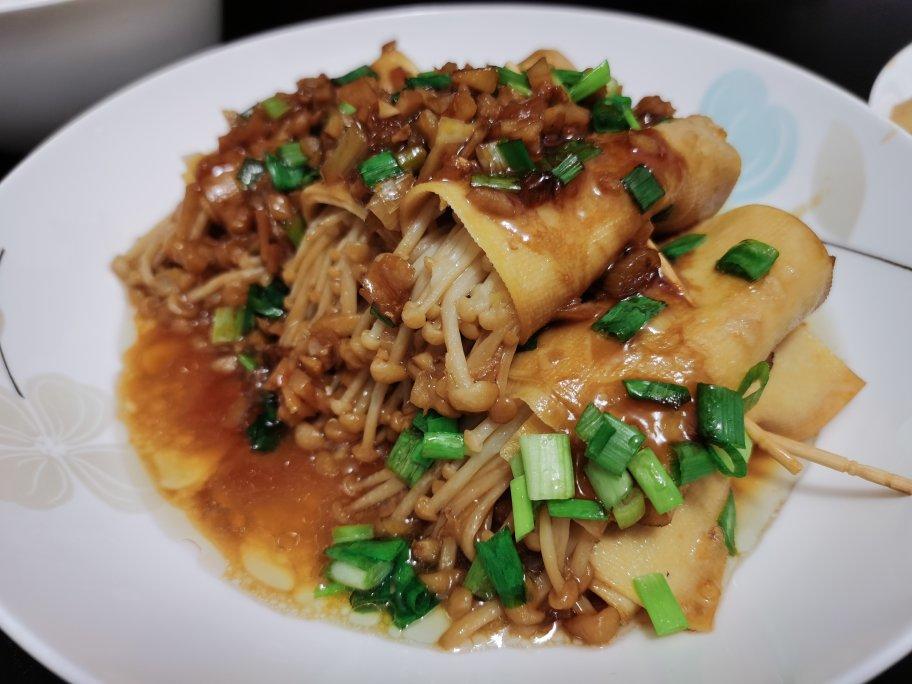豆皮卷金针菇