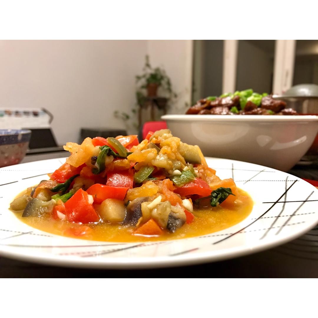 西红柿尖椒炒茄子