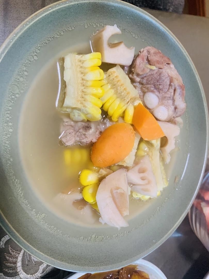 连吃三碗的玉米山药排骨汤