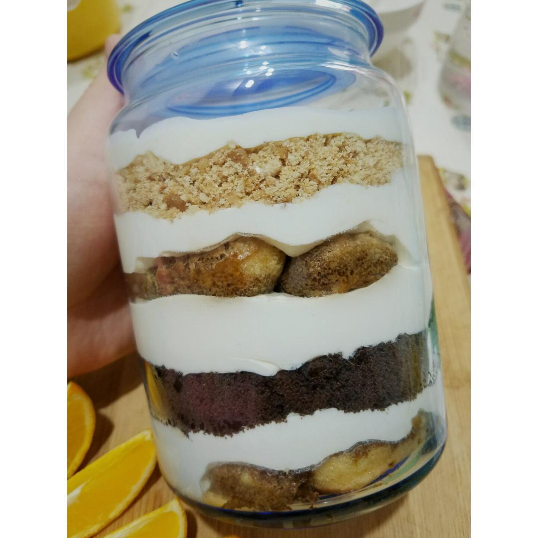 可以寄送给朋友的口感丰富的罐子芝士蛋糕——杂芝士