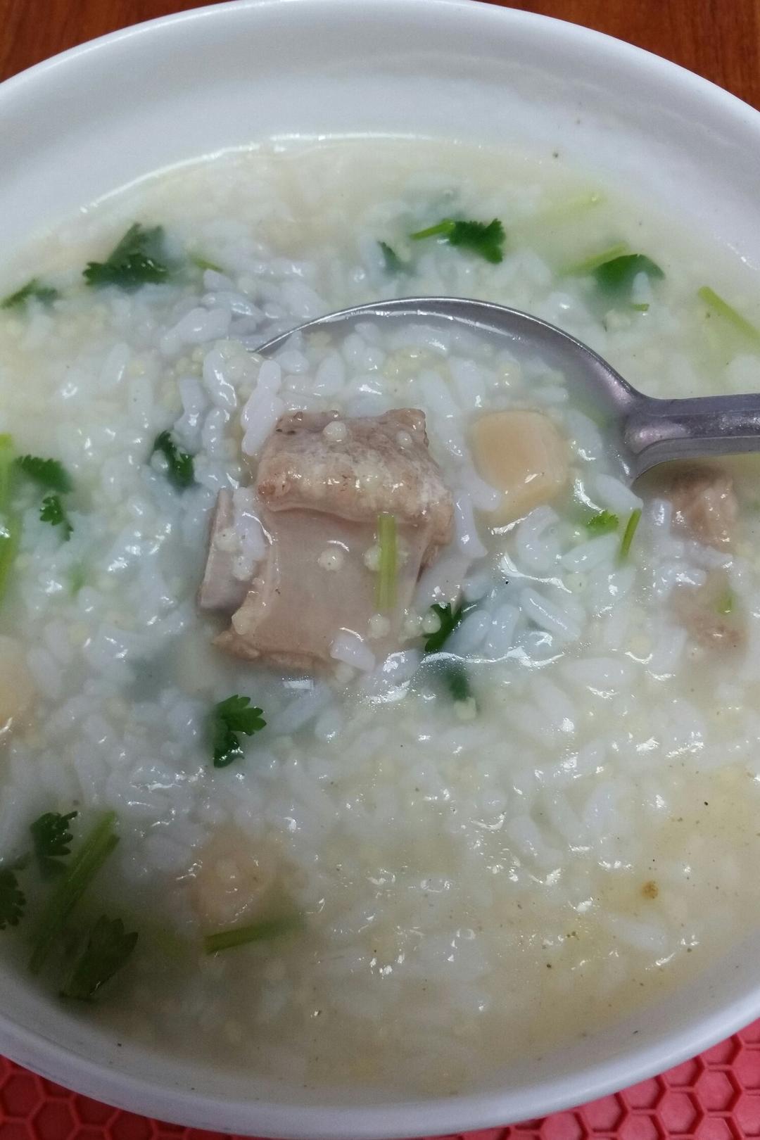 淇妹做的干贝排骨粥