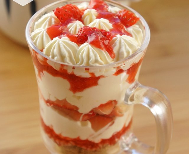 超简单的草莓奶油杯 Strawberry Trifle