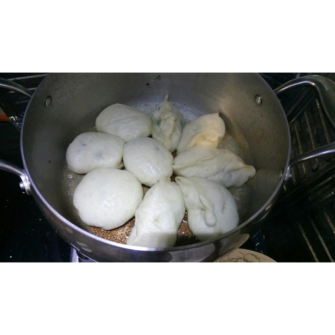 水煎包（韭菜）Fried Dumplings