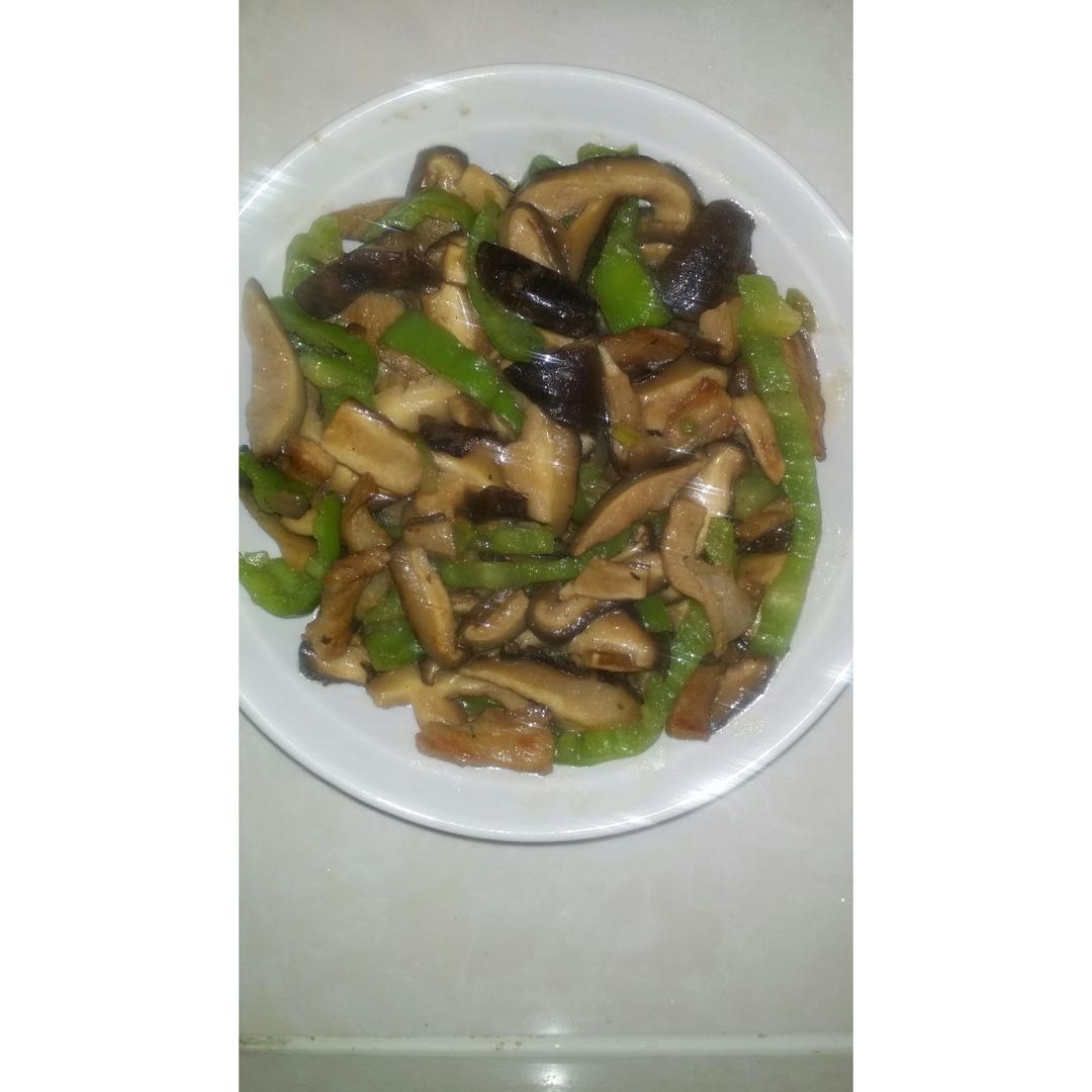 青椒炒香菇