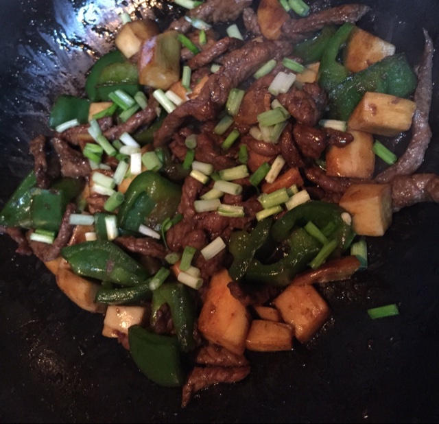 杏鲍菇黑胡椒牛肉粒~老丁的私房菜