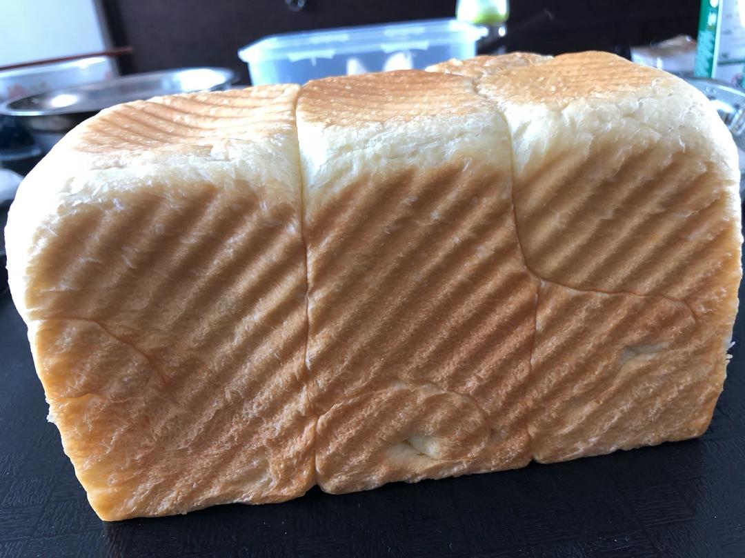 用烤箱自己做面包--手工牛奶吐司面包