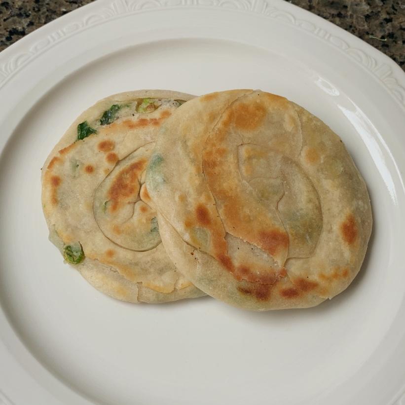 饺子皮做葱花小饼
