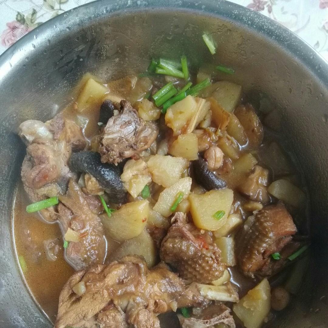 土豆炖鸡块