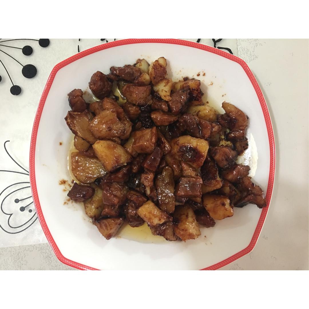 吃着碗里望着锅里的红烧肉